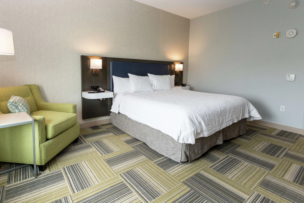 Hampton Inn & Suites Syracuse North Airport Area
