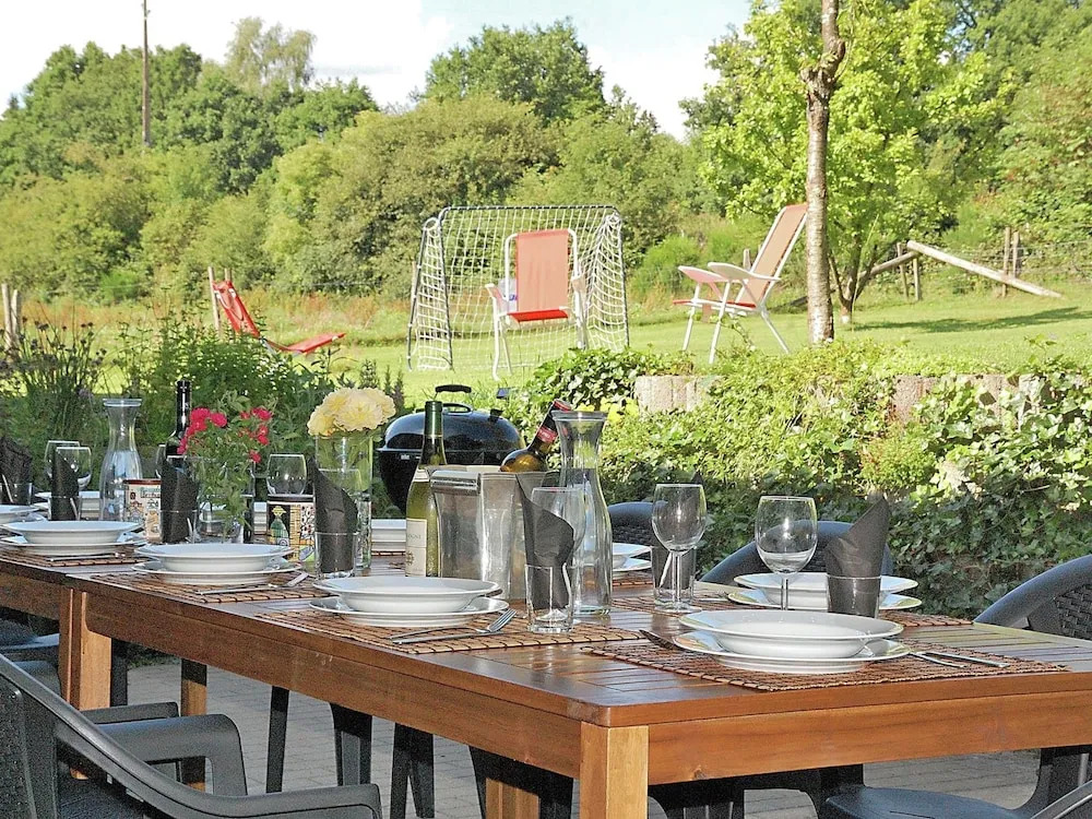 Ruhiges, gemütliches Ferienhaus mit großem Garten