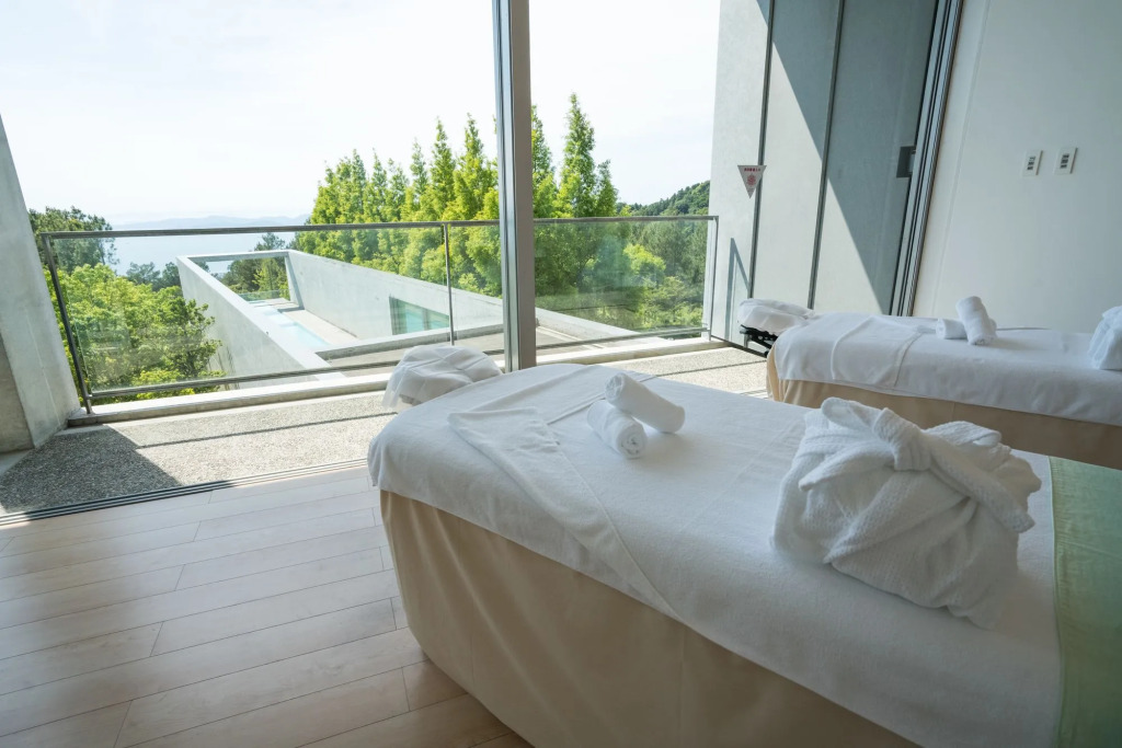 SETOUCHI RETREAT AONAGI by Onko Chishin