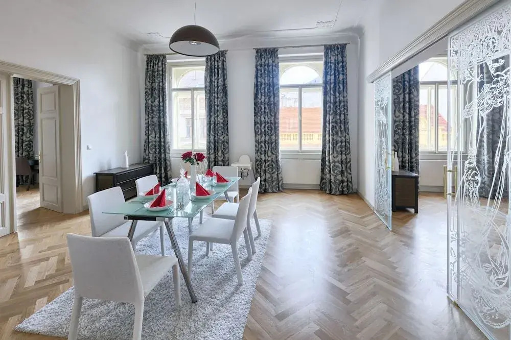 EMPIRENT Grand Central Apartments