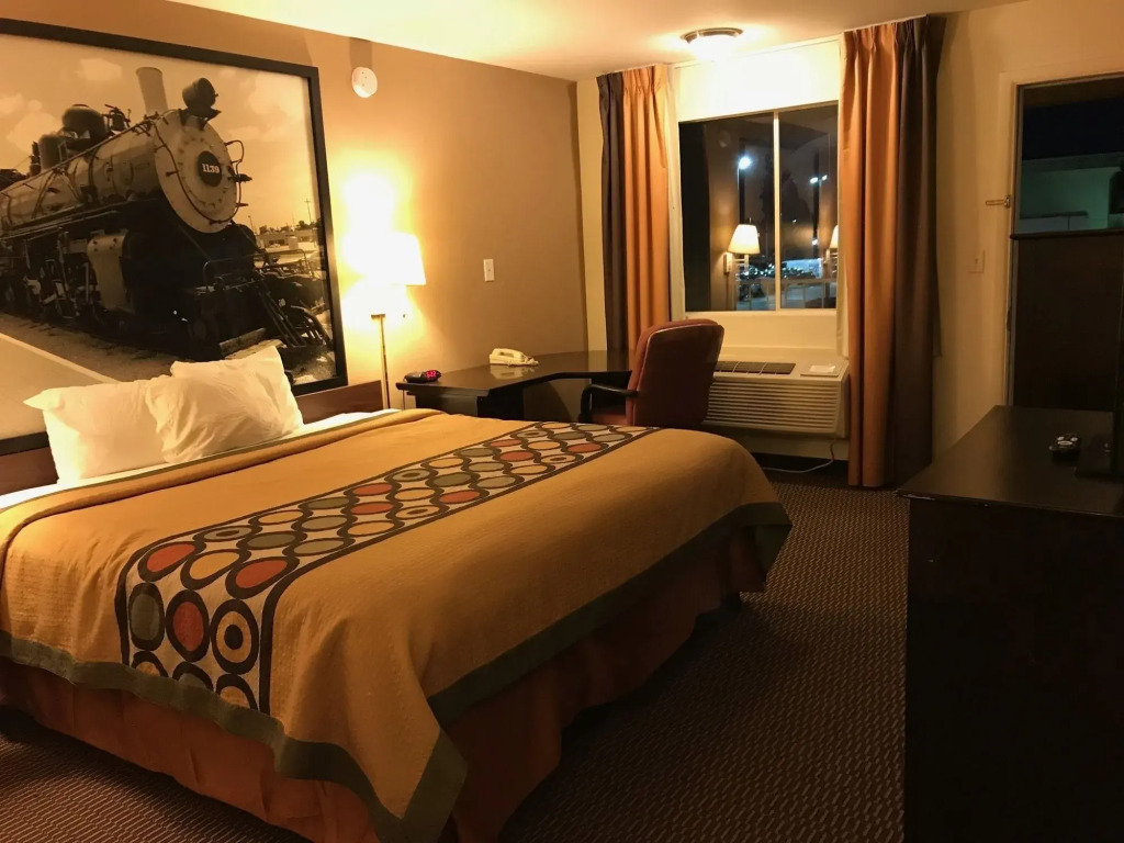 Red Lion Inn & Suites Junction City