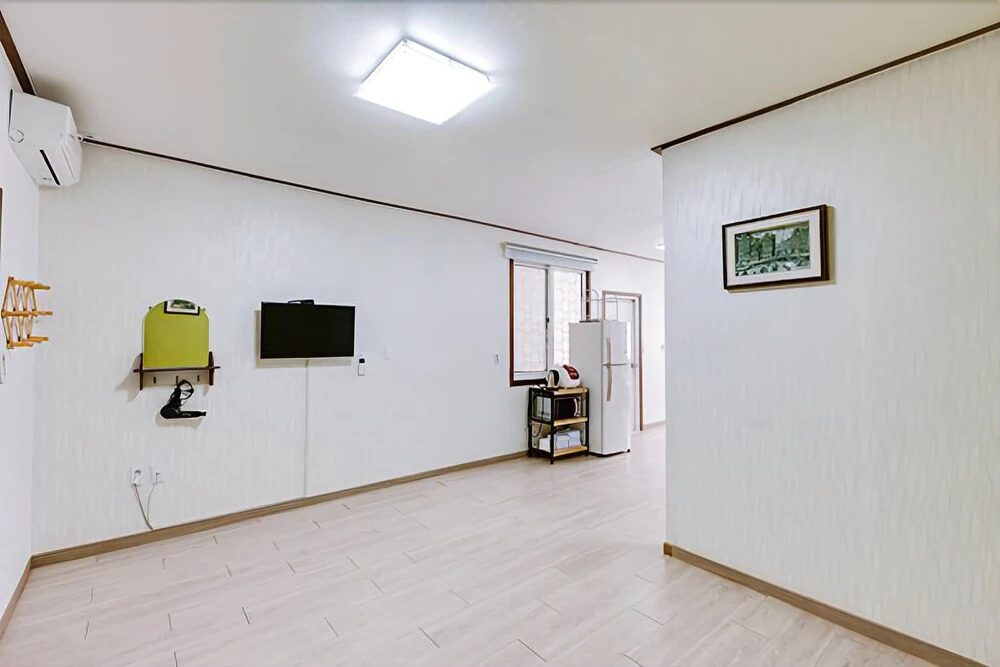 Baenaegol Paraeso Redroof Pension