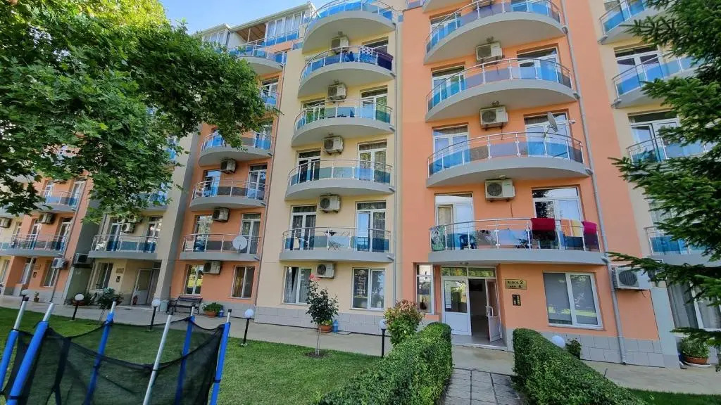Oasis dream apartment with pool by the sea