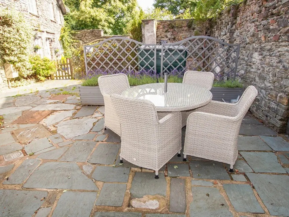 Old Bakers Cottage ground floor apartment centrally located in Grasmere with patio area