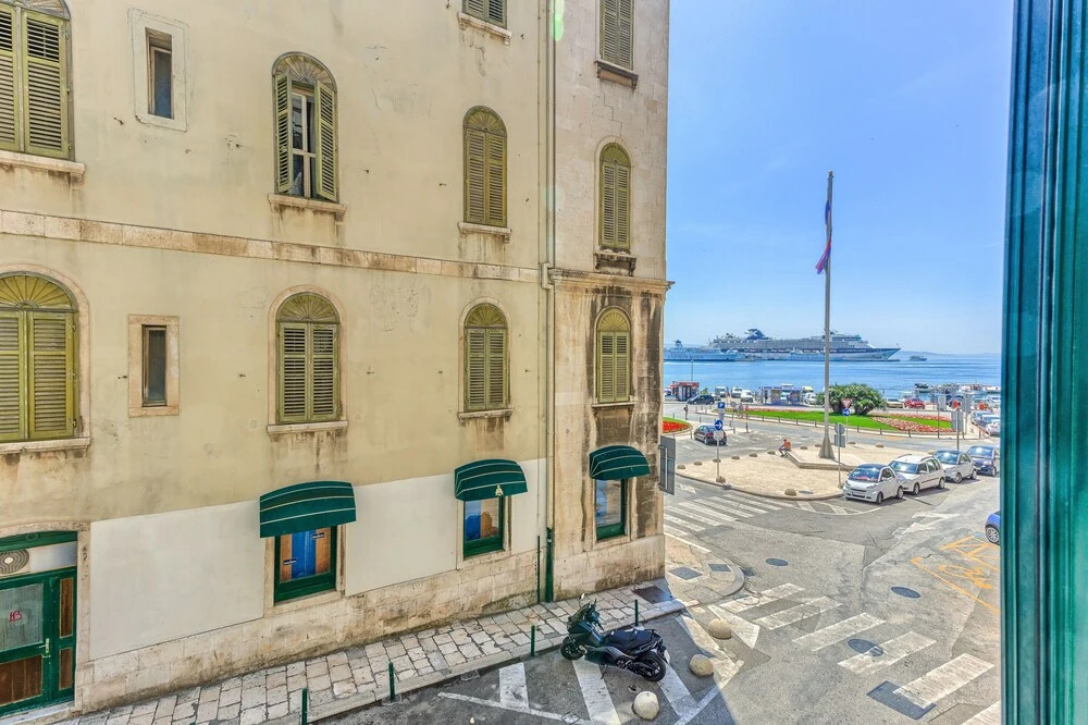 Split Urban Rooms I