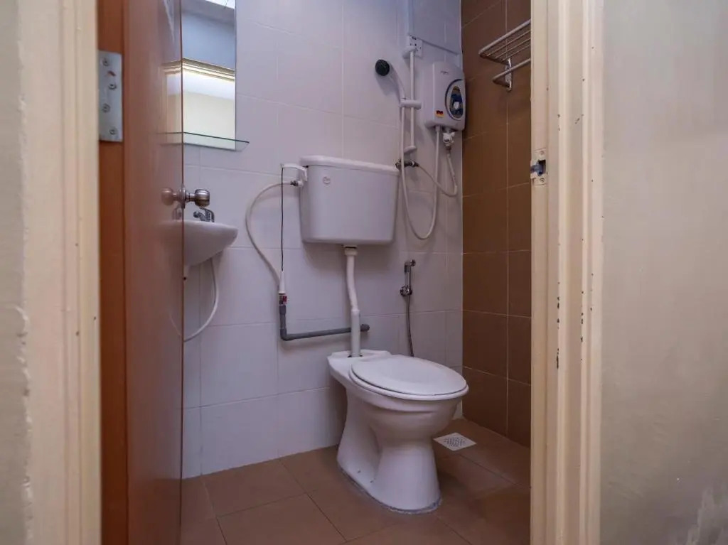 OYO 614 D'PINETREES Hotel