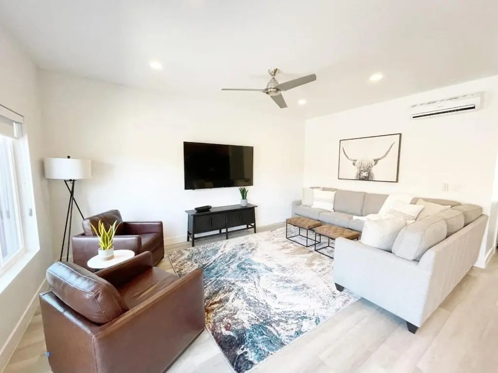 New Family-Friendly Townhome w/ Pool & Hot Tub