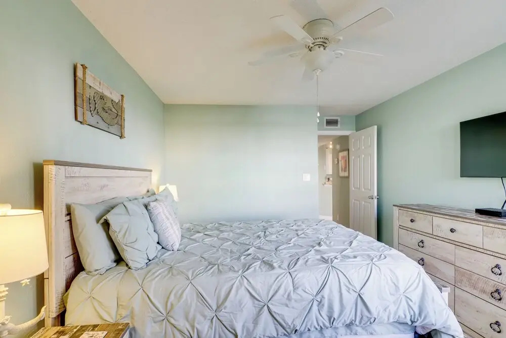 Walk to Beach: 1st-floor Unit w/ Pool in Melbourne