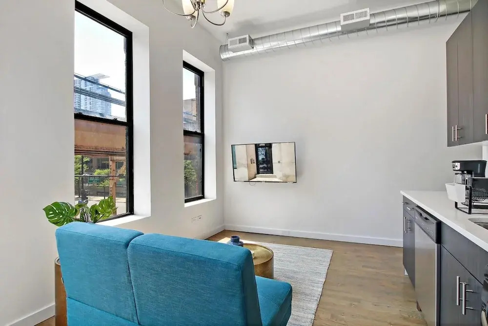 Luxe 1BR Apt - Lake 204 rep