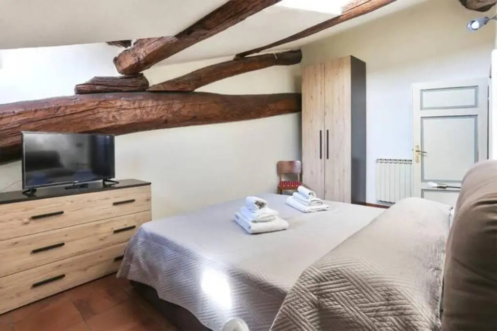 Massimiliano apartment in center with AC