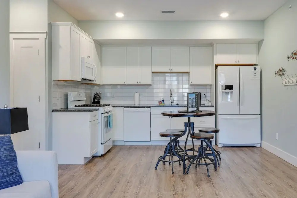 Walk to Front St! Traverse City Condo Near Skiing