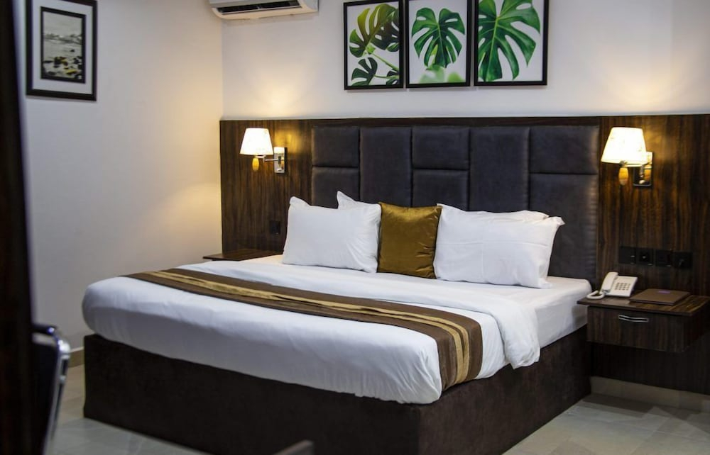 Vinpy Hotels