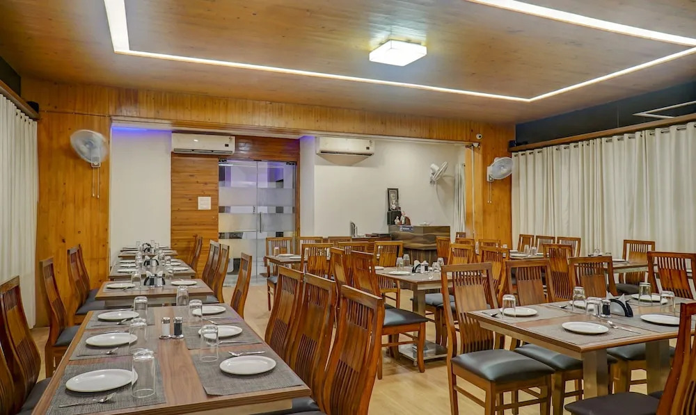 Treebo Hotel Shivas