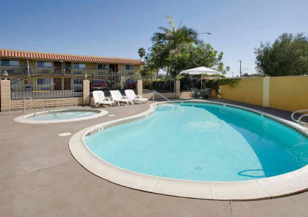 Anaheim Astoria Inn & Suites