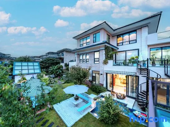 Fairy Tale Town · Hot Spring Garden Homestay (Tengchong)