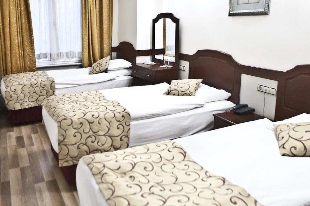 Lal Hotel