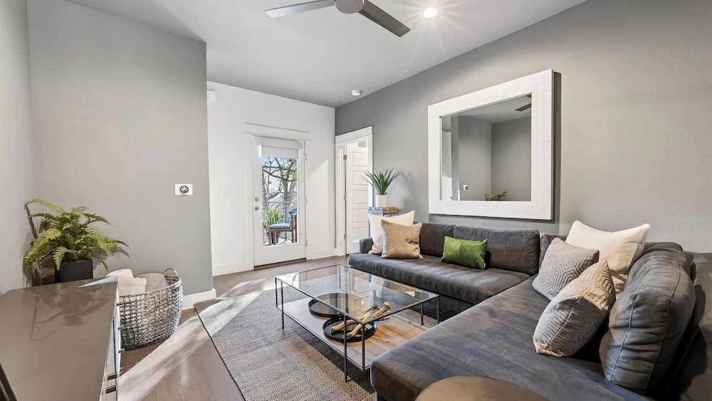 Bluebonnet Lane by Avantstay Near Lady Bird Lake + Downtown Patio + Firepit Designer Zilker Home