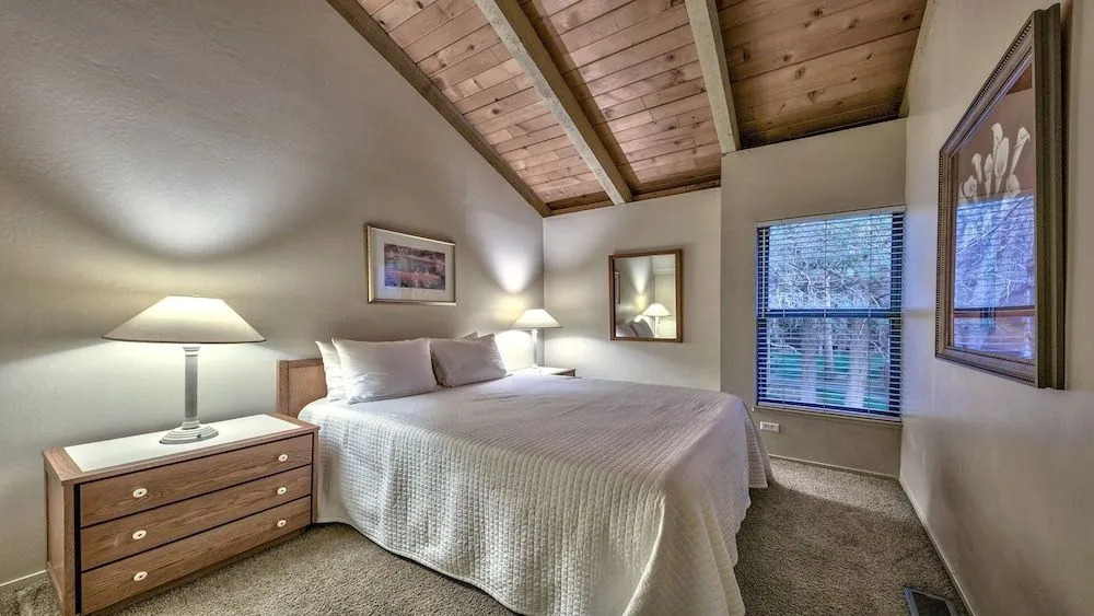 628 Lake View