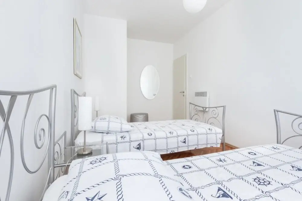 Neven - Comfortable & Great Location - A1