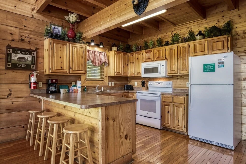 Ern849- Sweet Escape - Great Location! Close To Action! 4 Bedroom Cabin by RedAwning