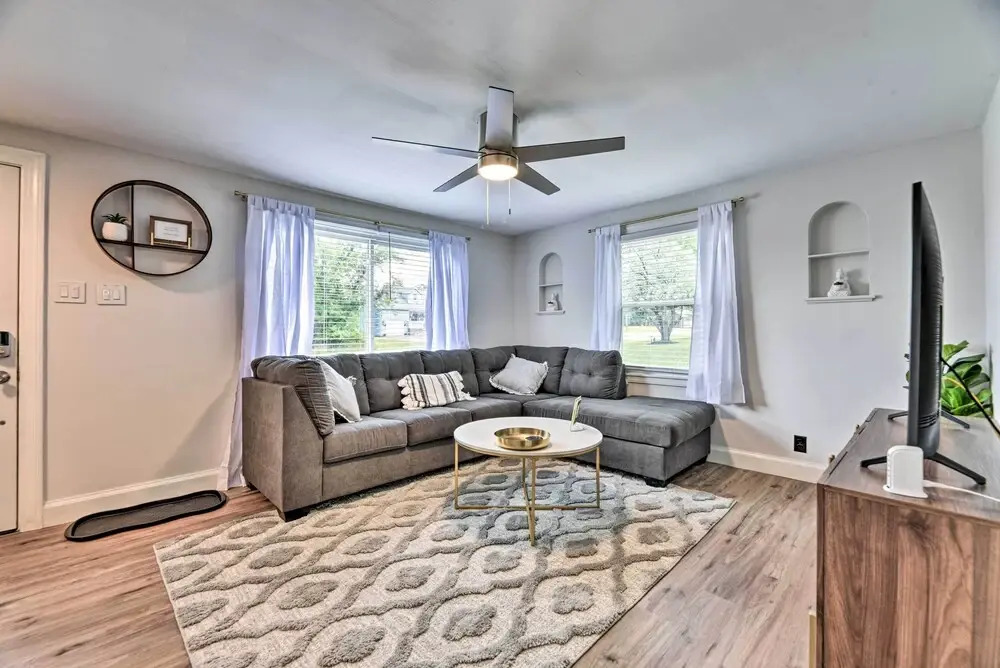 Orchard Park Home < 2 Mi to Highmark Stadium!