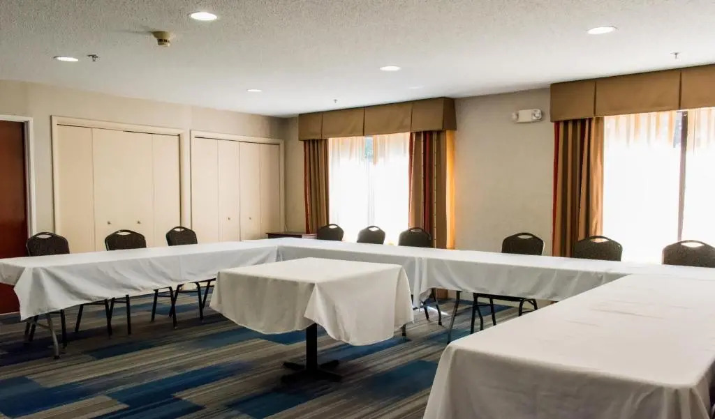 Holiday Inn Express Hotel & Suites Kinston by IHG