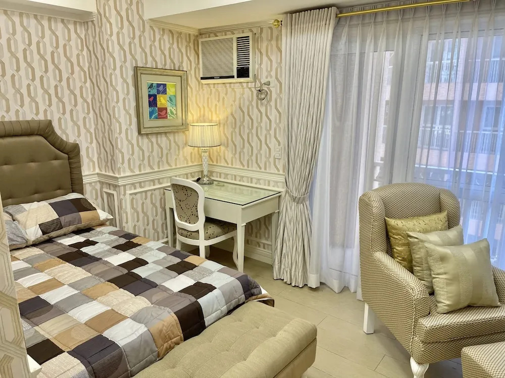 Spacious condo in Venice Luxury Residences