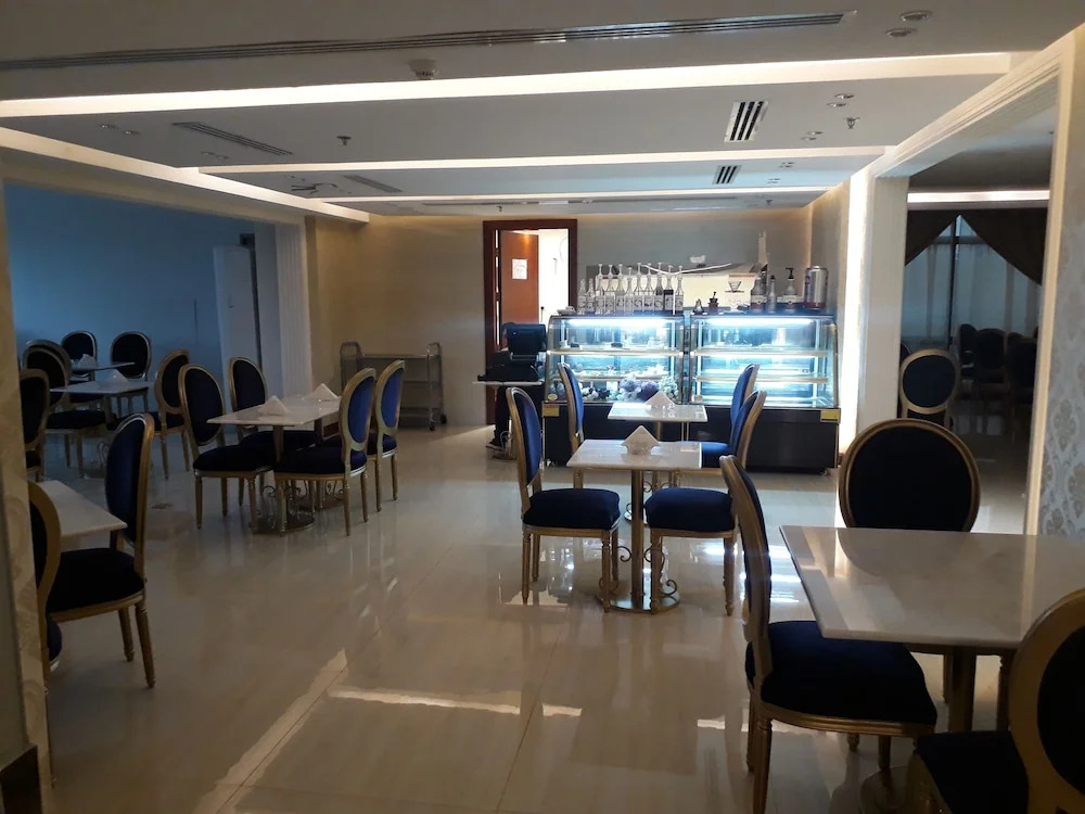 Goldish Hotel