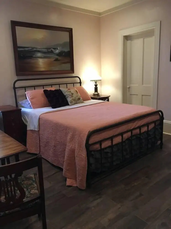 Stark Suite-Boulder Crescent Inn - Houses for Rent in Colorado Springs