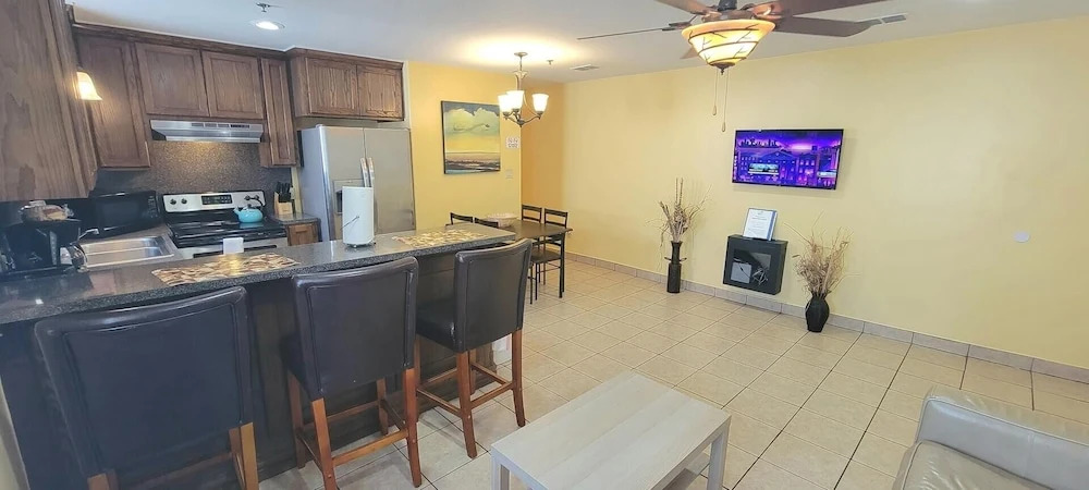 Lantana Retreat #3 3 Bedroom Condo by RedAwning