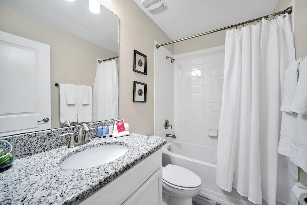 Gorgeous, Modern Home W/private Pool!