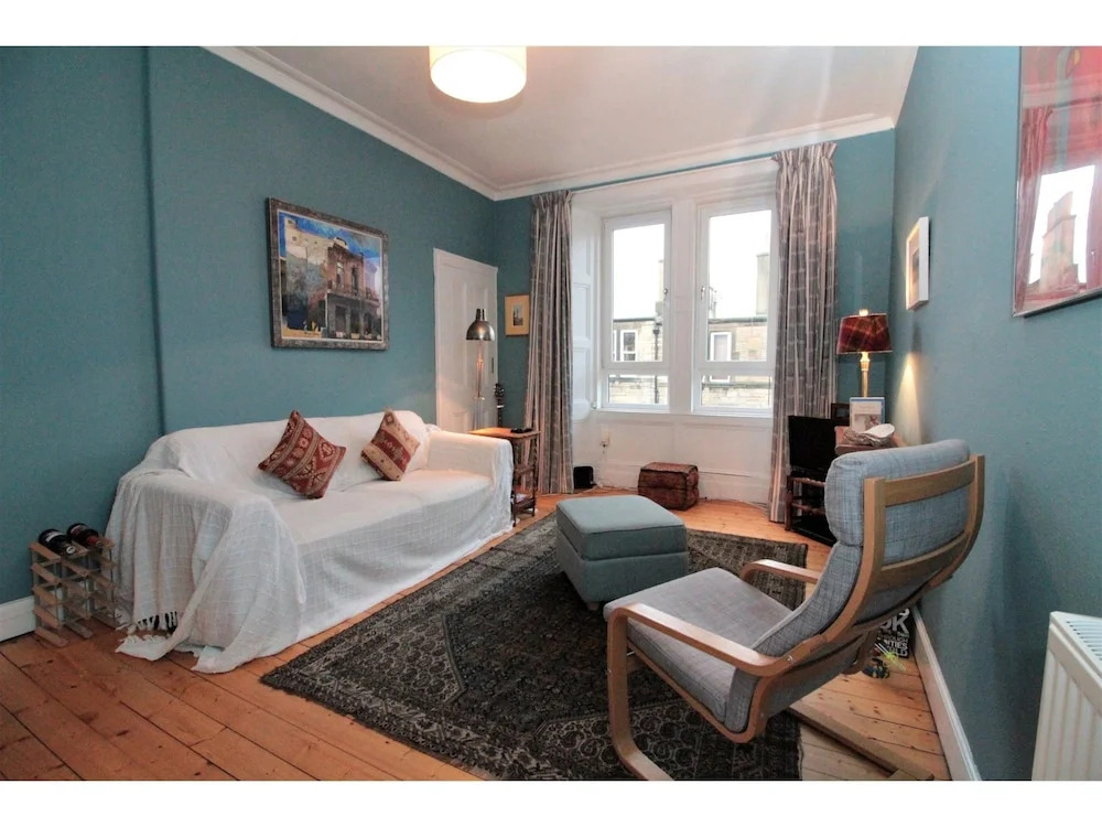 Bright, Spacious Flat For 2 in Edinburgh