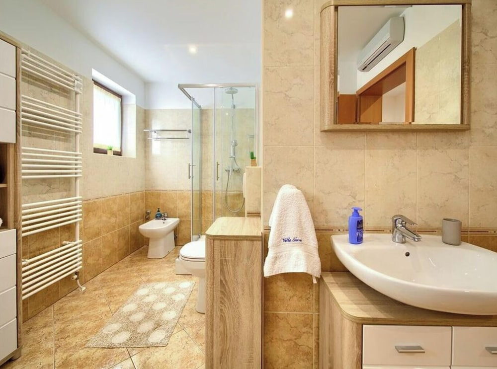 Villa Tara with beautiful heated pool by Villas Gu
