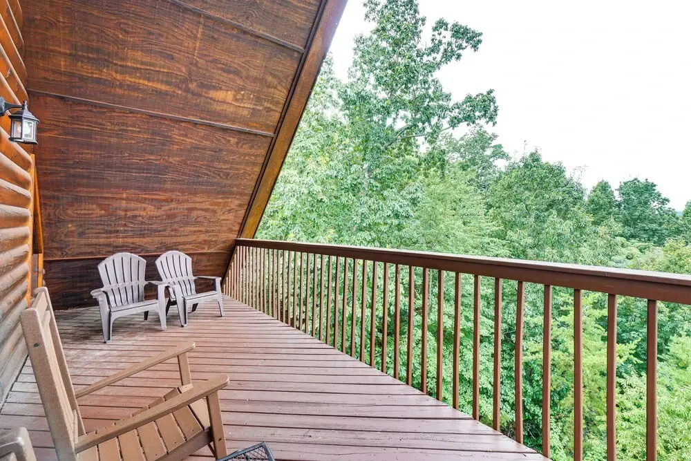 2 Mi to Dollywood: Mtn Cabin w/ Pool Access!