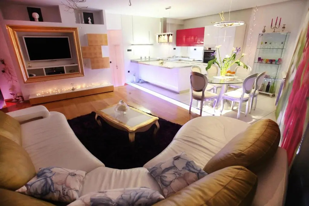 Domus Apartments