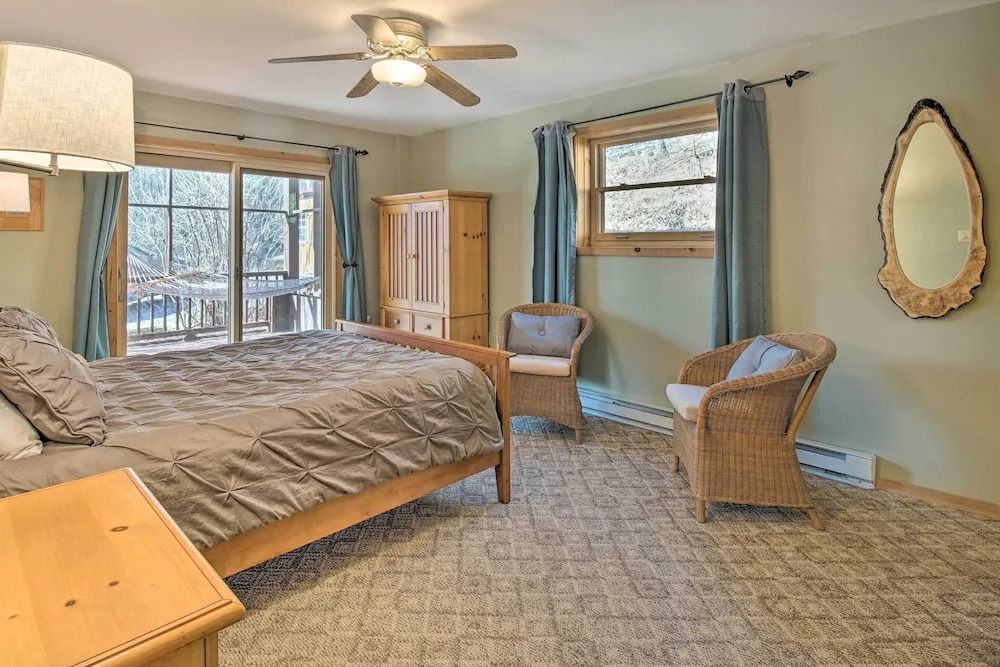 Cabin w/ Decks & Fire Pit Near Lost River