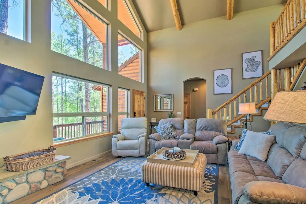 Wooded Hideaway! Spacious Show Low Log Cabin