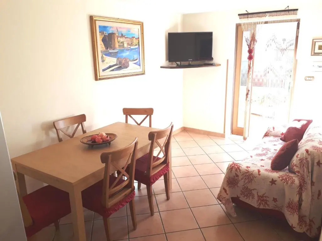 Comodo appartamento in villa 150 mt dal mare