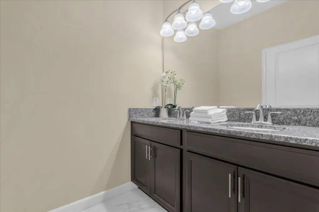 5 Bedrooms 4 Bathrooms Storey Lake 3149 Pp