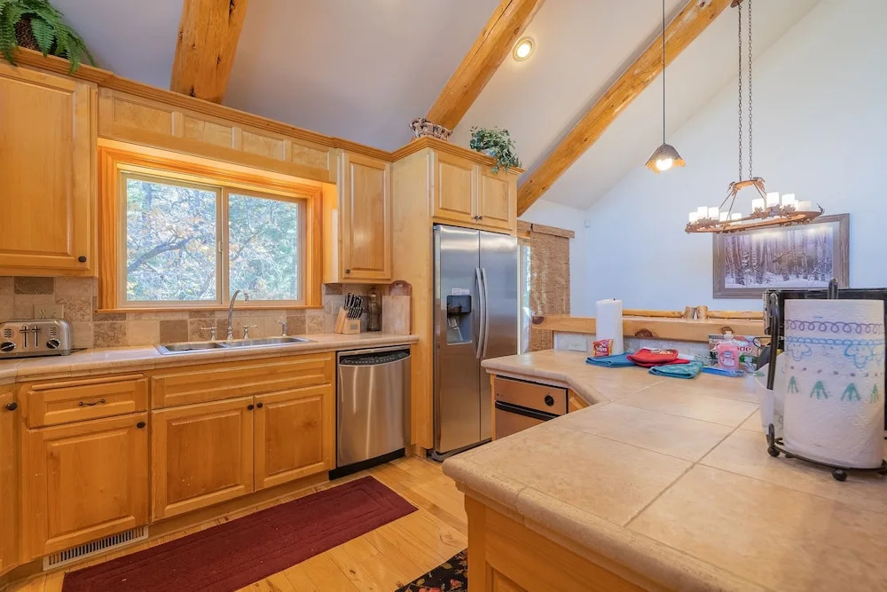 Bearfoot Bungalow - Premium And Spacious Home Close To The National Forest And The Village. 4 Bedroom Home