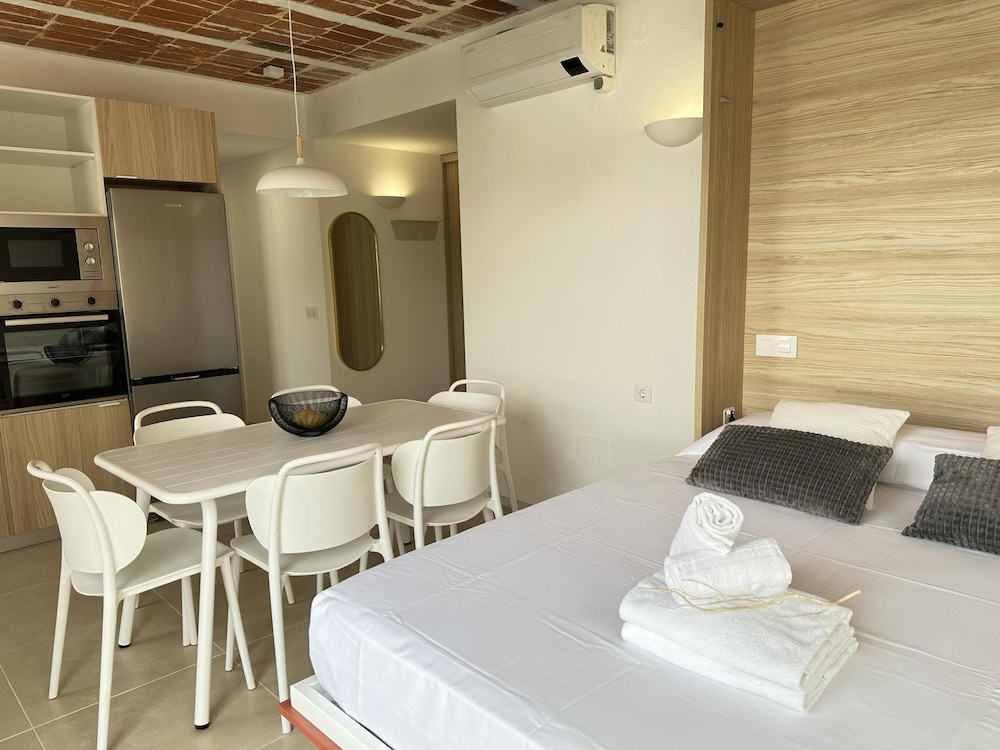 Arago 273 in Roses With 2 Bedrooms and 2 Bathrooms