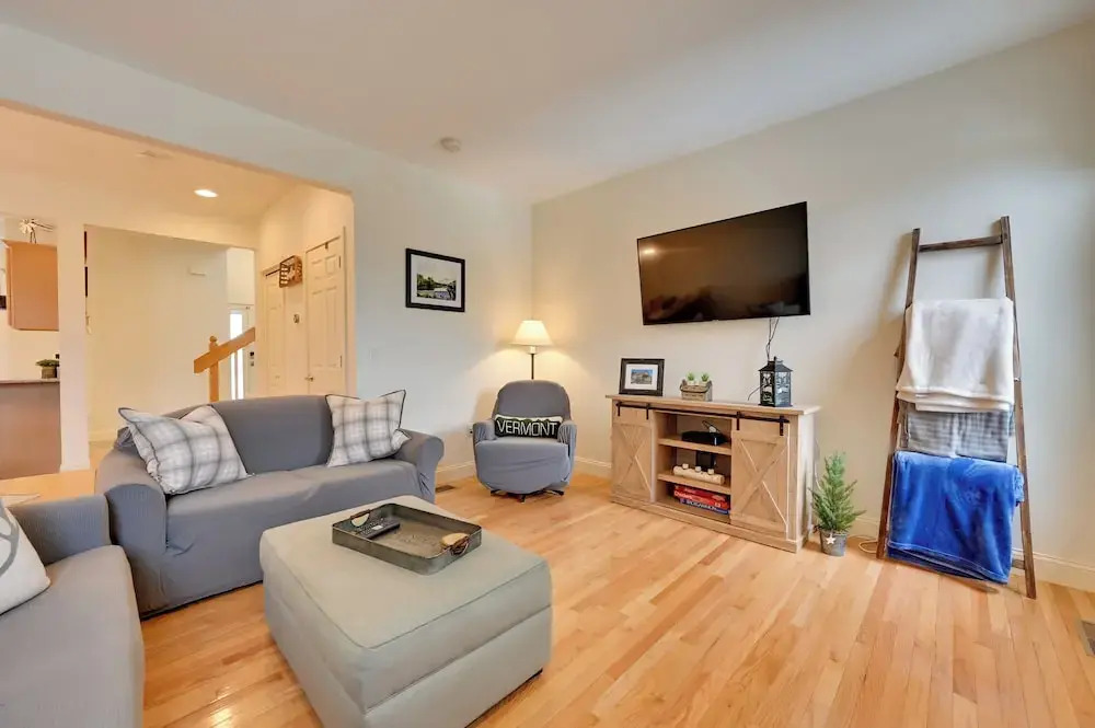 Bright Condo w/ Community Perks: Near Ski Quechee!