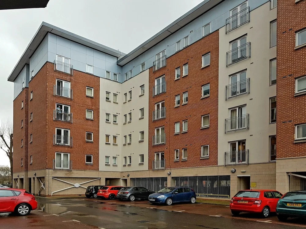 Bright & Modern 2-bedroom Flat - Sleeps 4