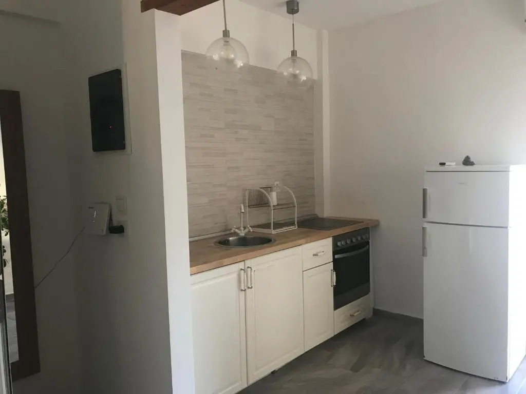 Avra 1