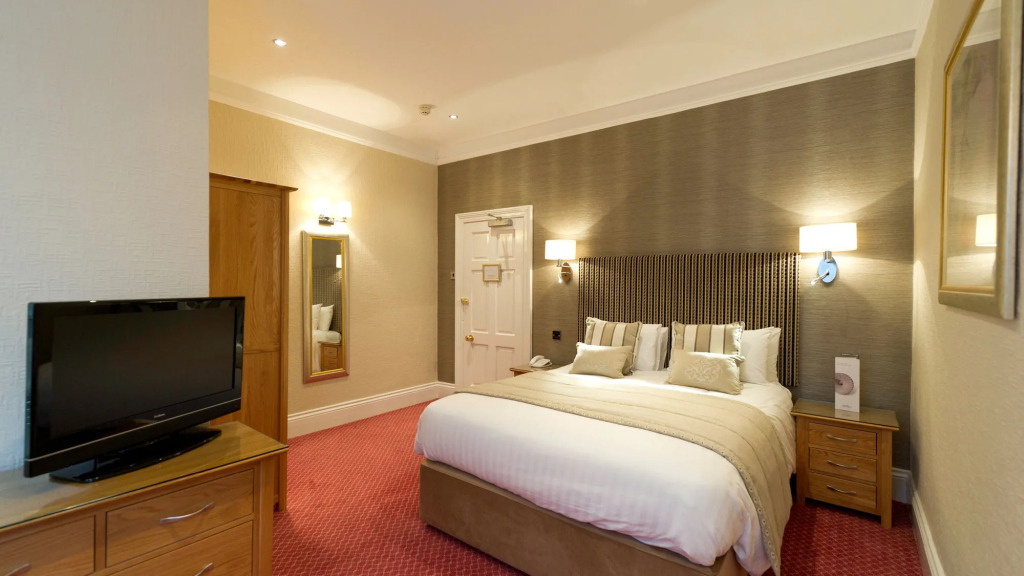 The Royal & Fortescue Hotel