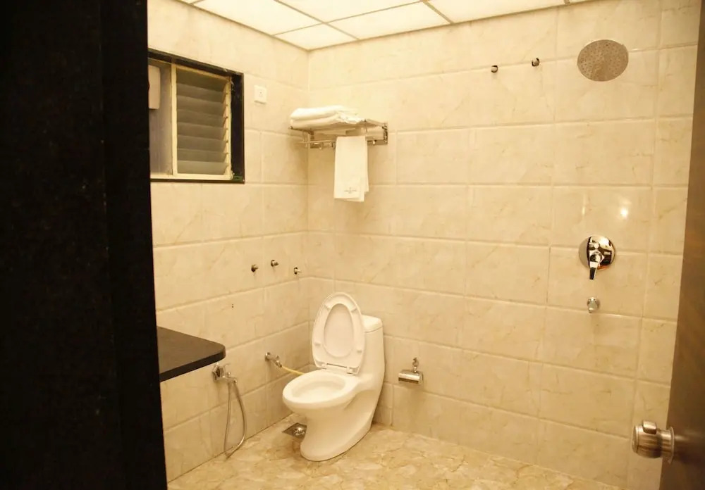 Popular Hotel