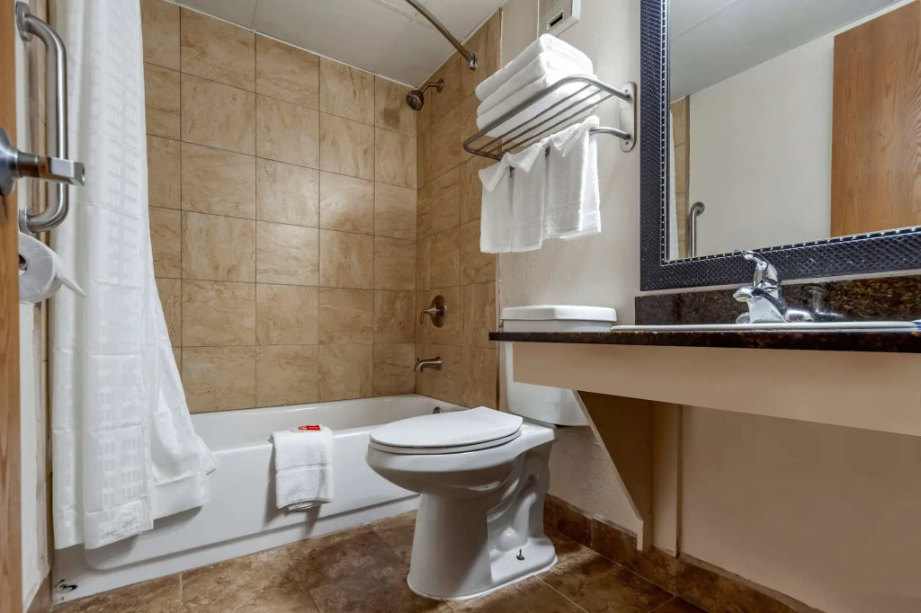 Econo Lodge Hays I-70