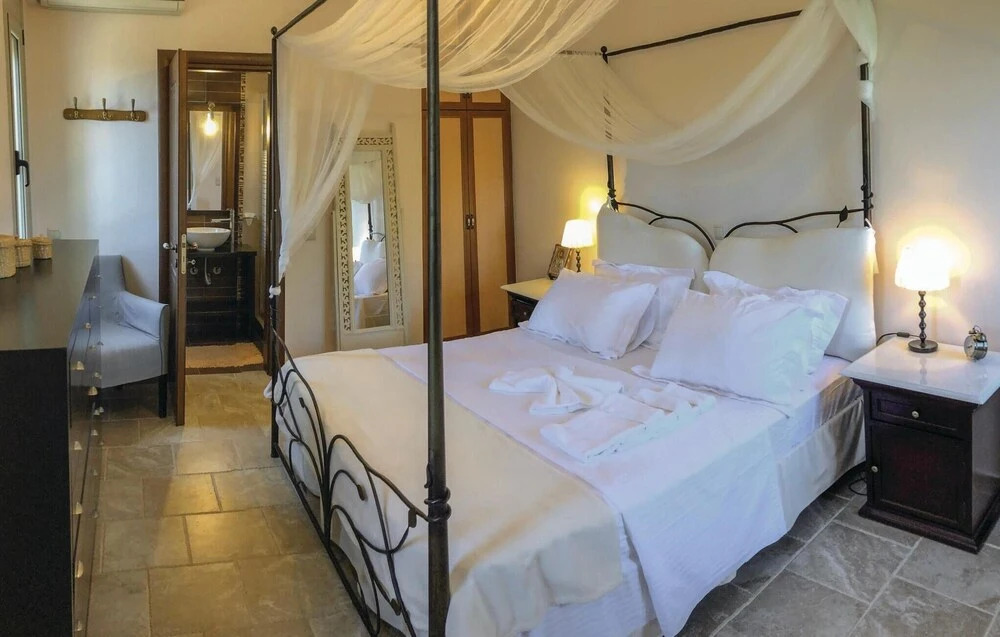 Nice Home in Koroni with Hot Tub, WiFi, Outdoor Swimming Pool