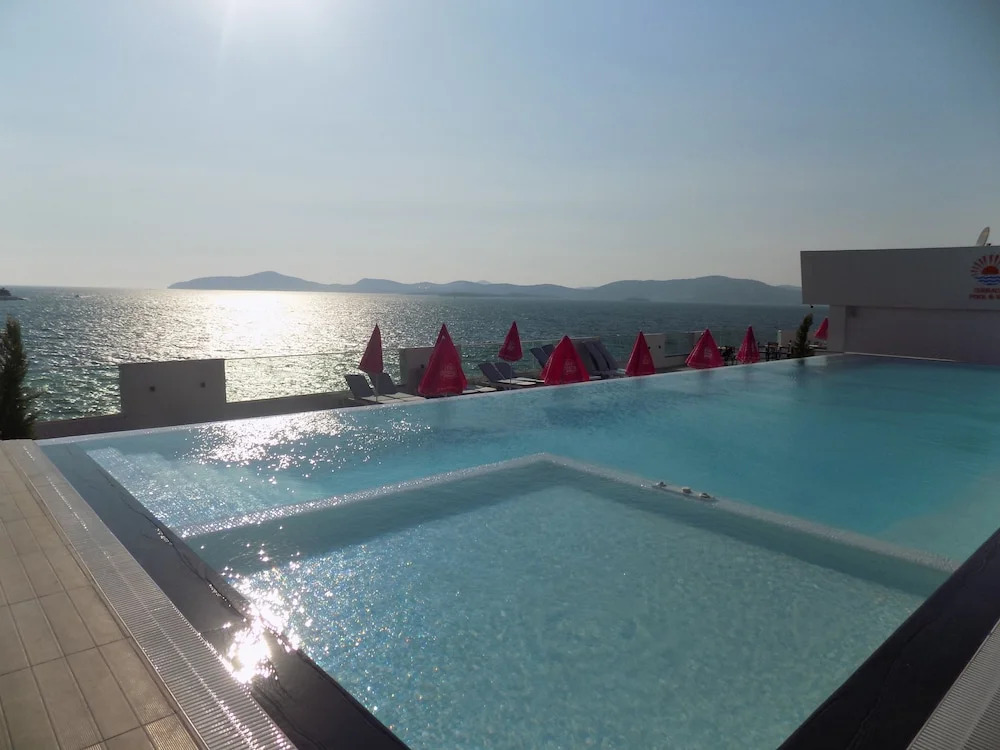 Marina Suites & Spa