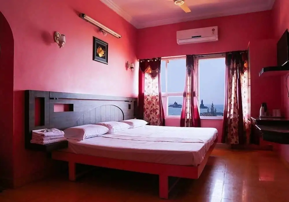 Hotel Maadhini